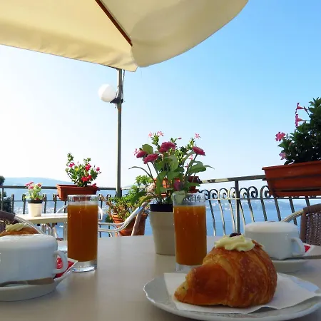 Baia Serena Aparthotel 3*