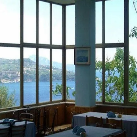 Baia Serena Aparthotel 3*