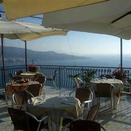 Baia Serena Aparthotel 3*